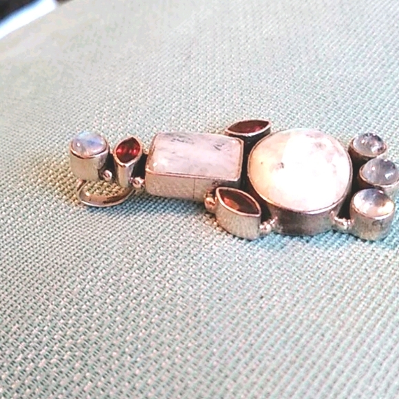 BEAUTIFUL MOONSTONE AND GARNET PENDENT - Picture 4 of 8